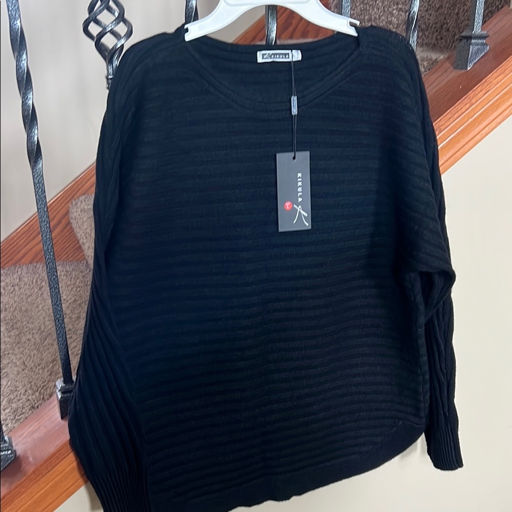 Kiki La Women's Black Crew Neck Sweater